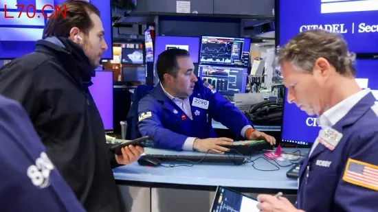 午盘：美股小幅上扬 道指上涨约100点